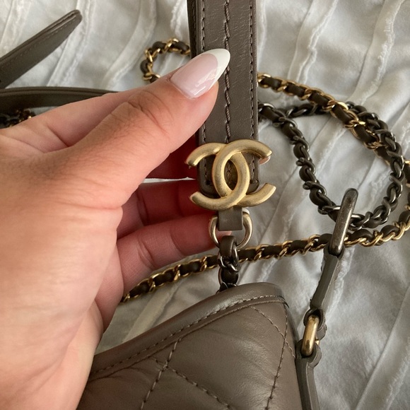 Chanel Gabrielle Hobo Medium Grey - Picture 10 of 16